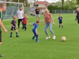 Laatste training S.K.N.W.K. JO7-1 van seizoen 2022-2023 (partijtje tegen de ouders) (11/130)